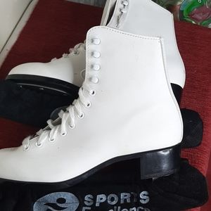 CCM Competitor figure skates